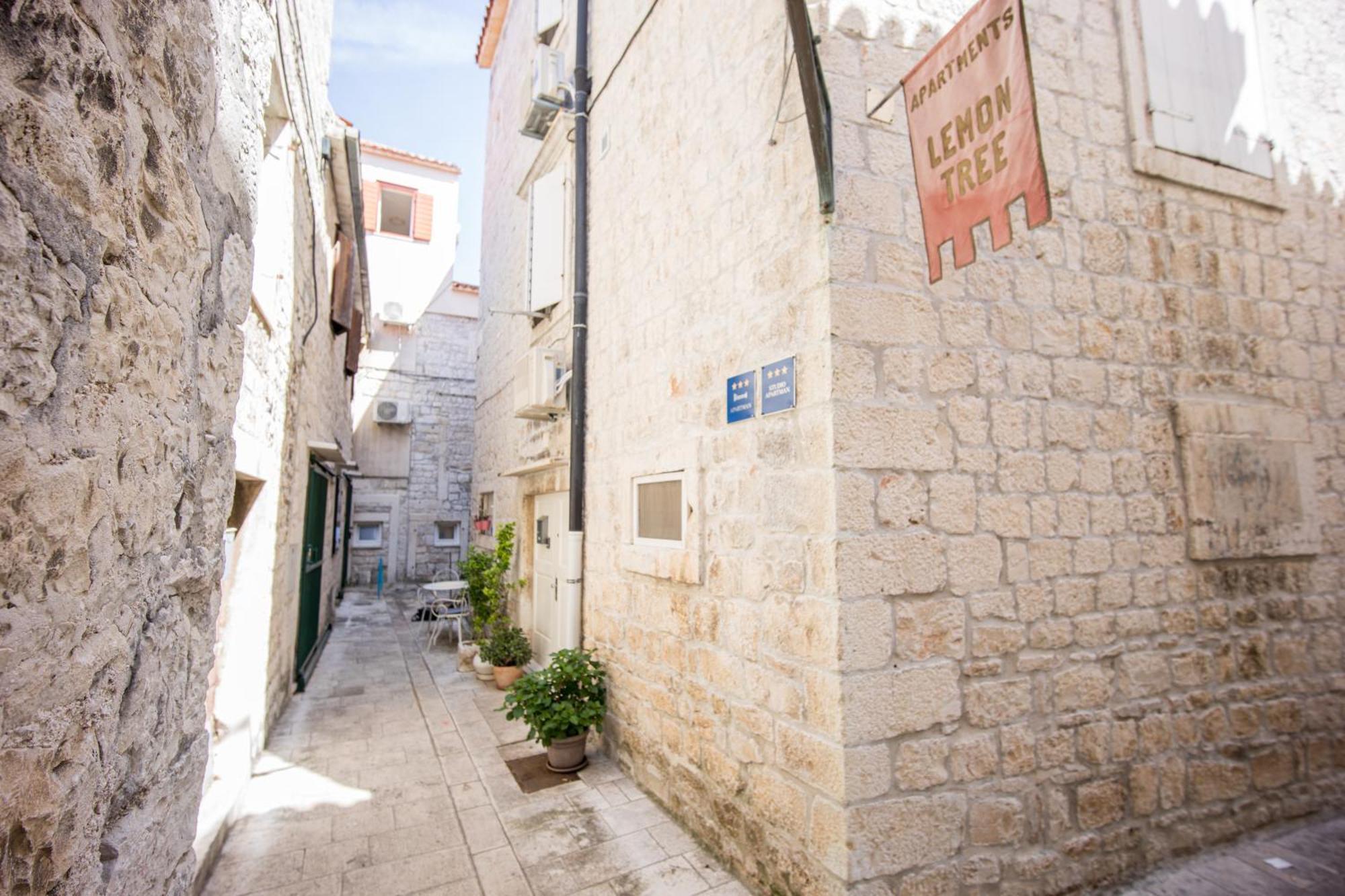 Tragos Lemon Tree Apartment Trogir Exterior photo