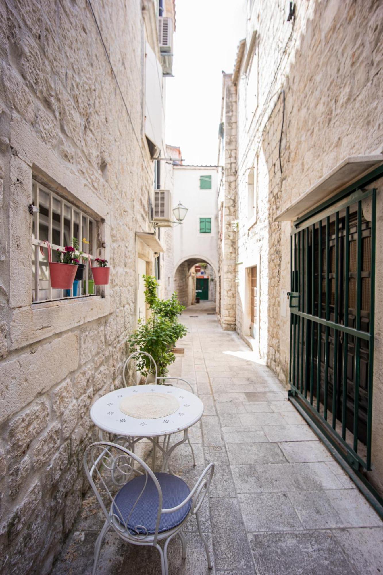 Tragos Lemon Tree Apartment Trogir Exterior photo
