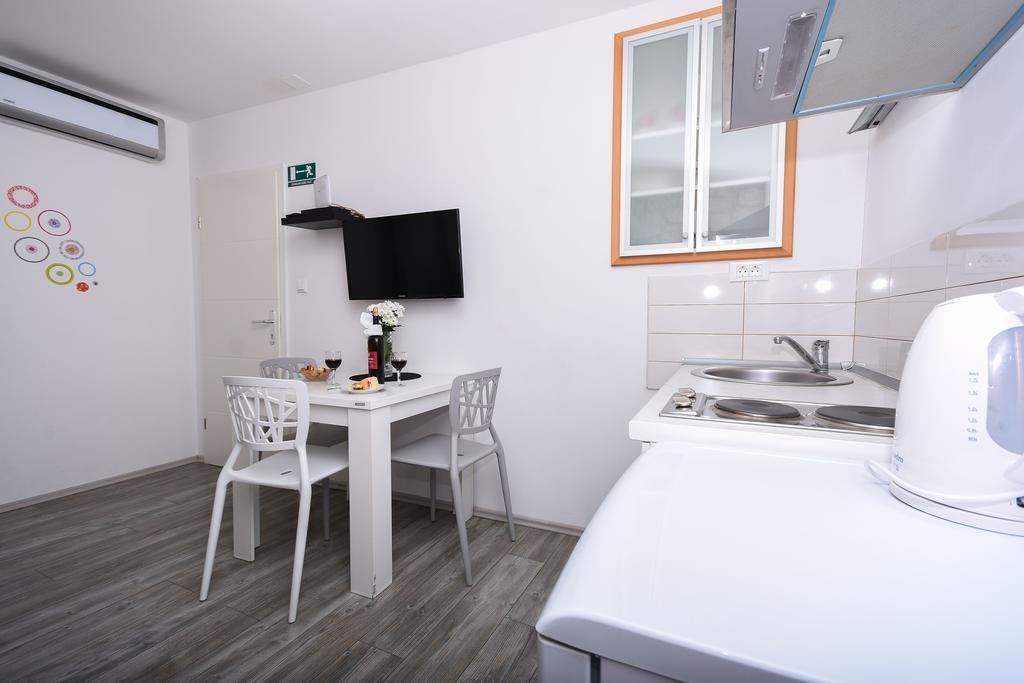 Tragos Lemon Tree Apartment Trogir Exterior photo