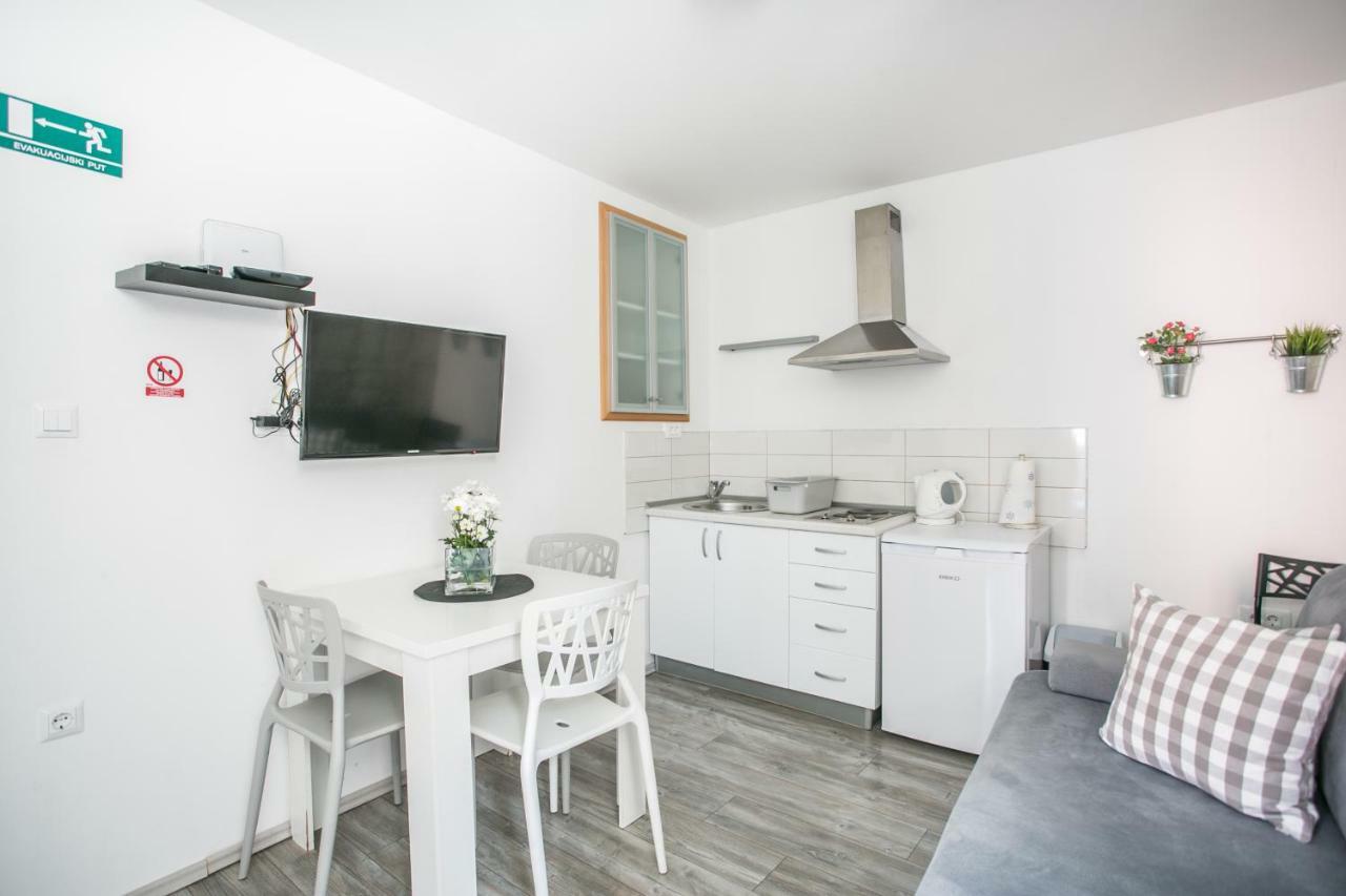 Tragos Lemon Tree Apartment Trogir Exterior photo