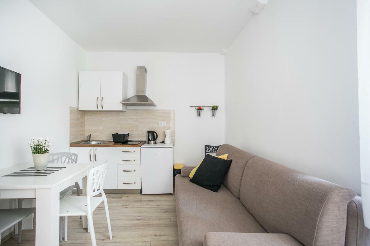 Tragos Lemon Tree Apartment Trogir Exterior photo